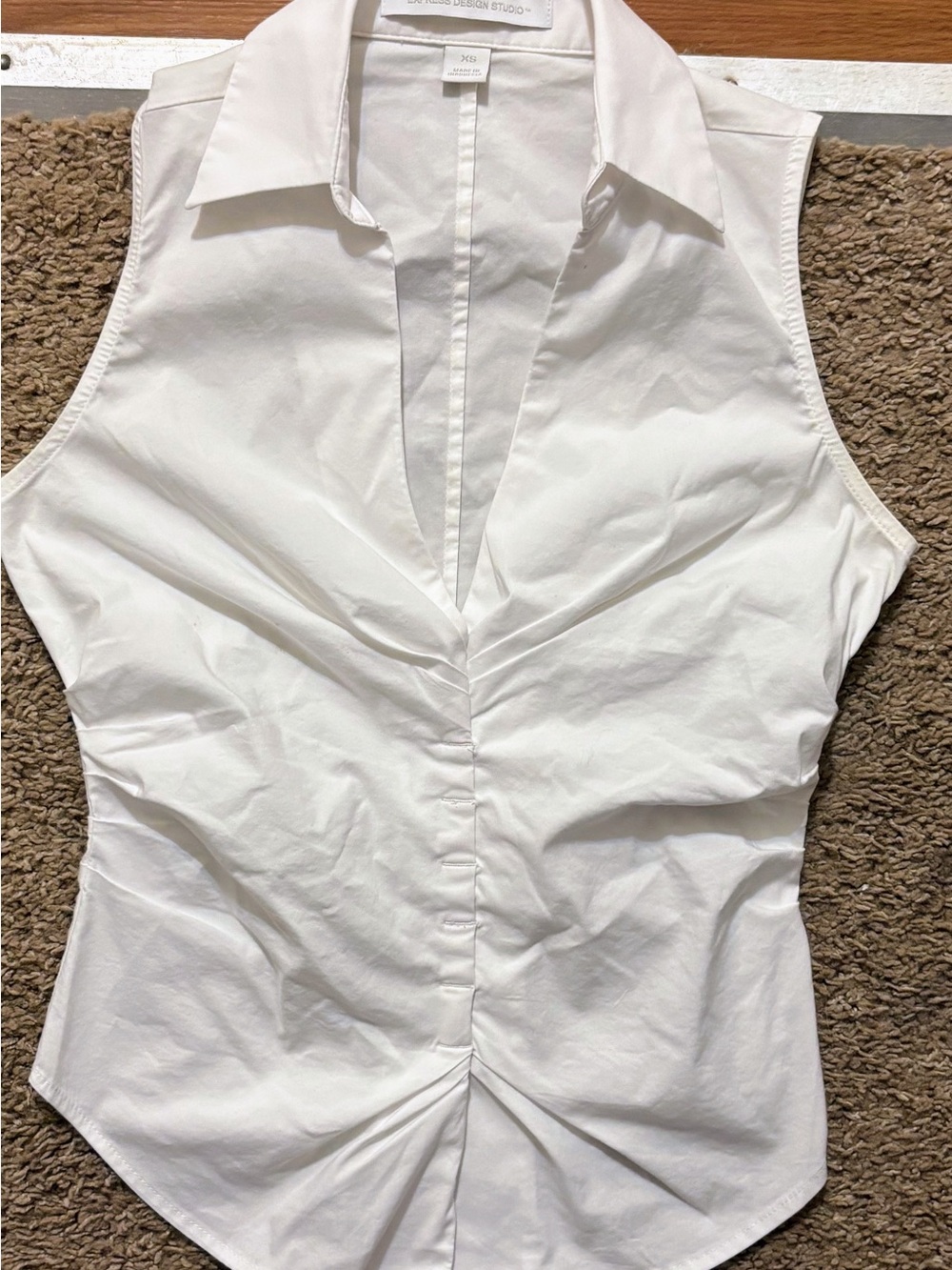 Express Woman’s XS White Sleeveless Fitted Collared Top Like New Condition